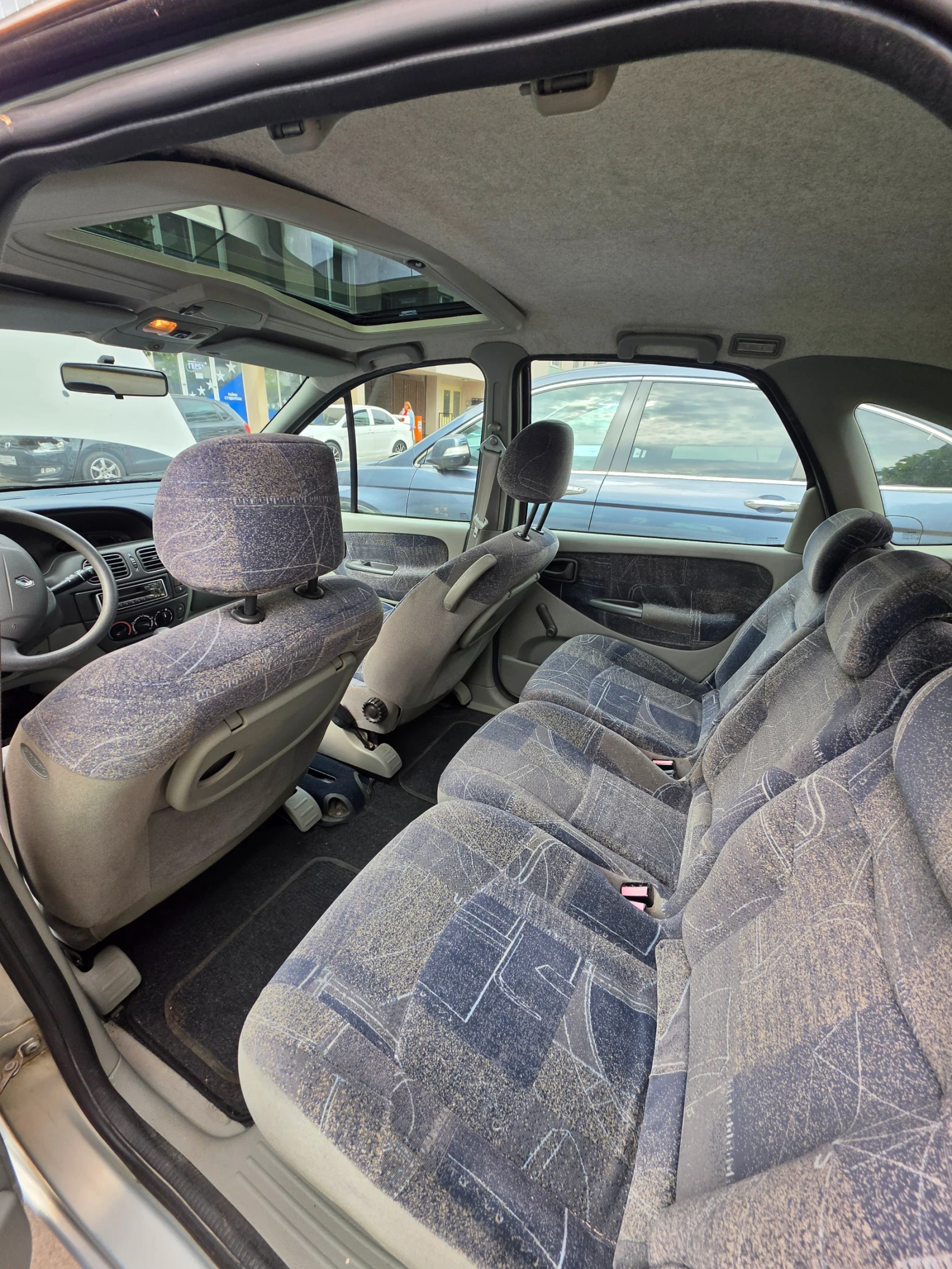 Renault Scenic, снимка 9 - Автомобили и джипове - 56042817