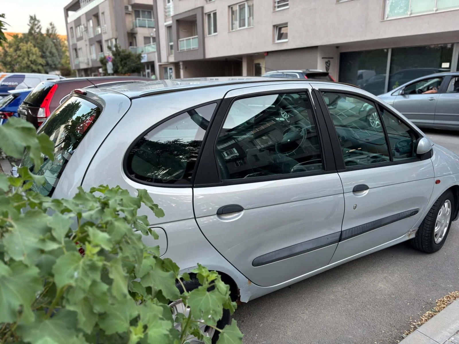 Renault Scenic, снимка 2 - Автомобили и джипове - 56042817