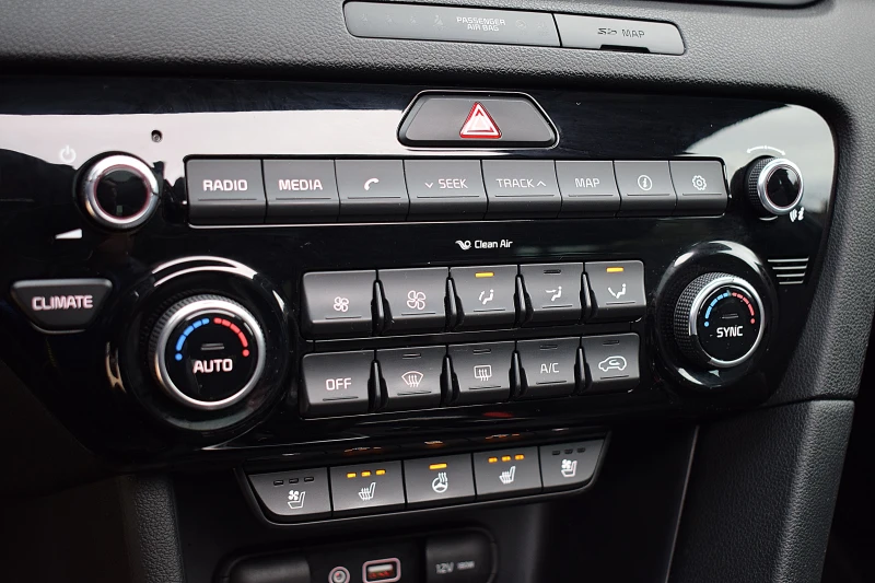 Kia Sportage  2.0ШВЕЙЦАРИЯ/GT-line/4x4/ОБДУХВАНЕ/КАМЕРА, снимка 9 - Автомобили и джипове - 52695627