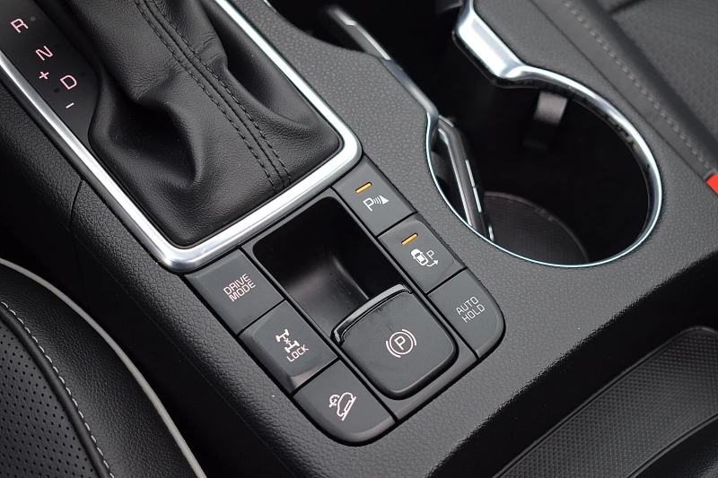 Kia Sportage  2.0ШВЕЙЦАРИЯ/GT-line/4x4/ОБДУХВАНЕ/КАМЕРА, снимка 10 - Автомобили и джипове - 52695627