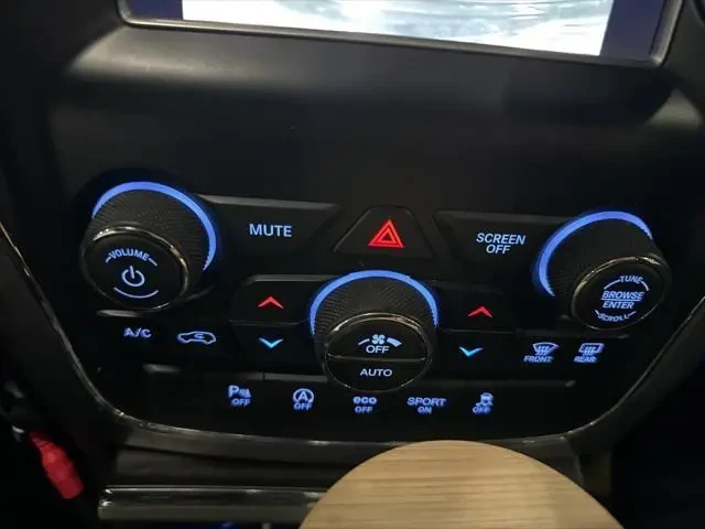 Jeep Grand cherokee Laredo - изображение 10