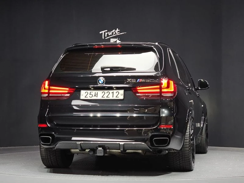 BMW X5 xDrive 40d Black&White Edition| 258к.с.| ВКЛ.ТЕХНО, снимка 4 - Автомобили и джипове - 55649798