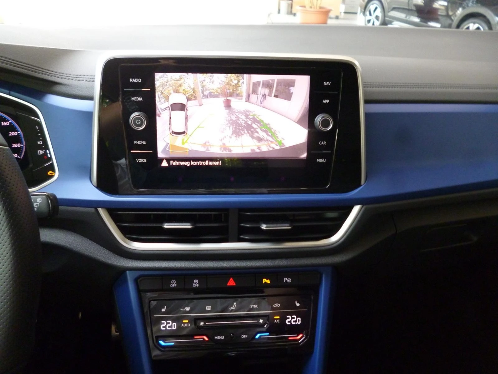 VW T-Roc R* 4M* DISTR* LED* CAM* CARPLAY*  - изображение 6