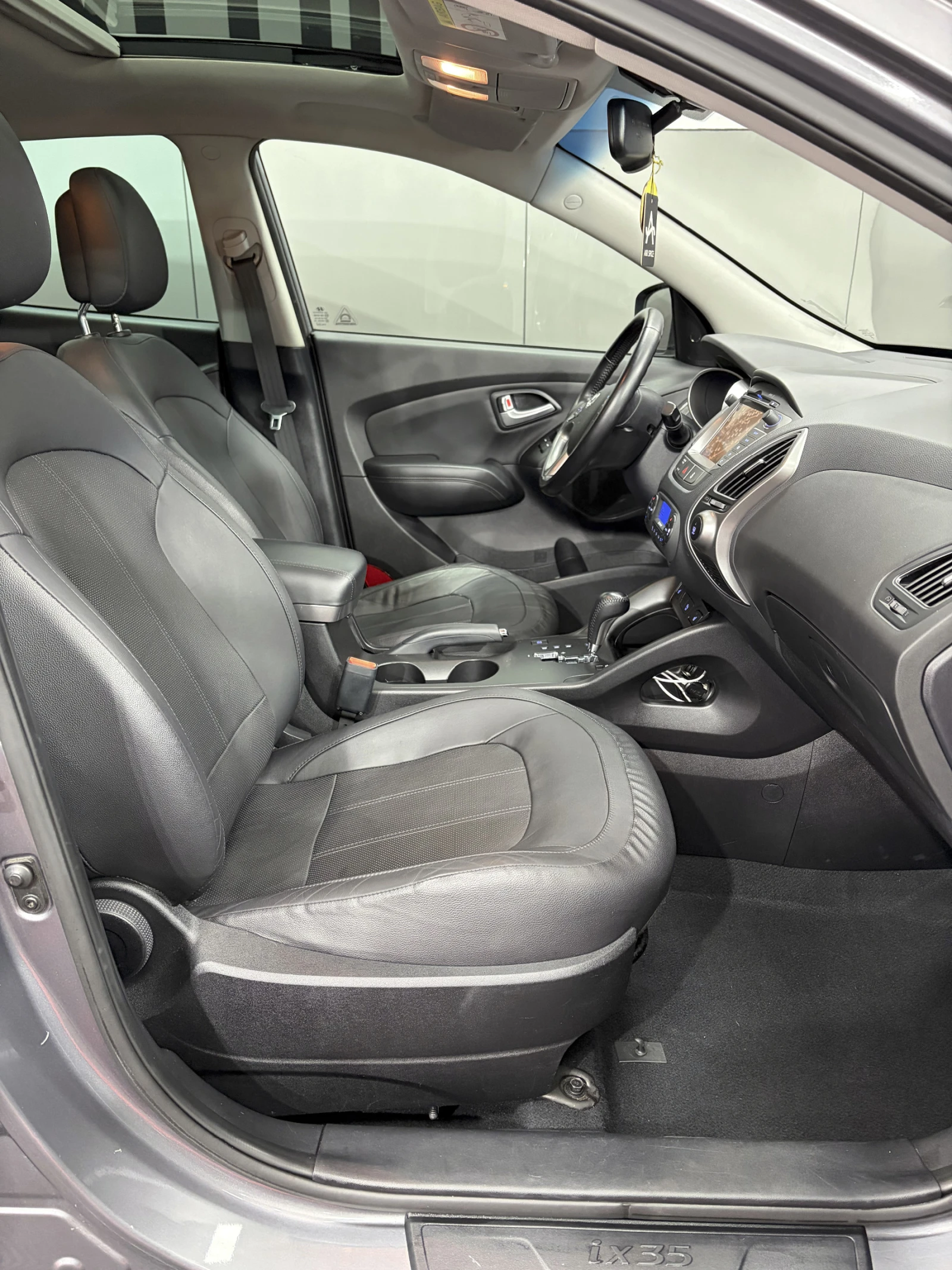 Hyundai IX35 2.0CRDi 4WD AUTOMATIC, снимка 10 - Автомобили и джипове - 53768956