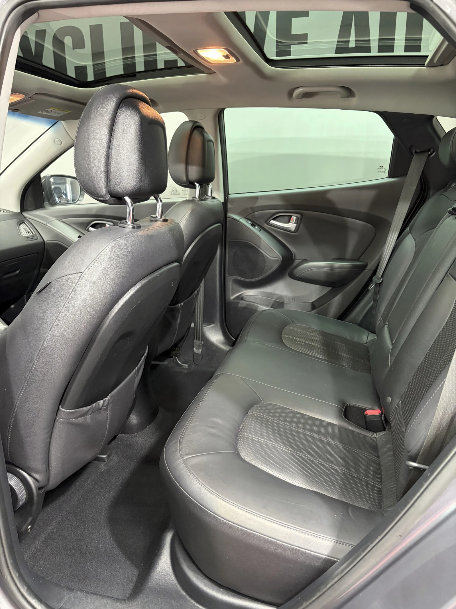 Hyundai IX35 2.0CRDi 4WD AUTOMATIC, снимка 11 - Автомобили и джипове - 53768956