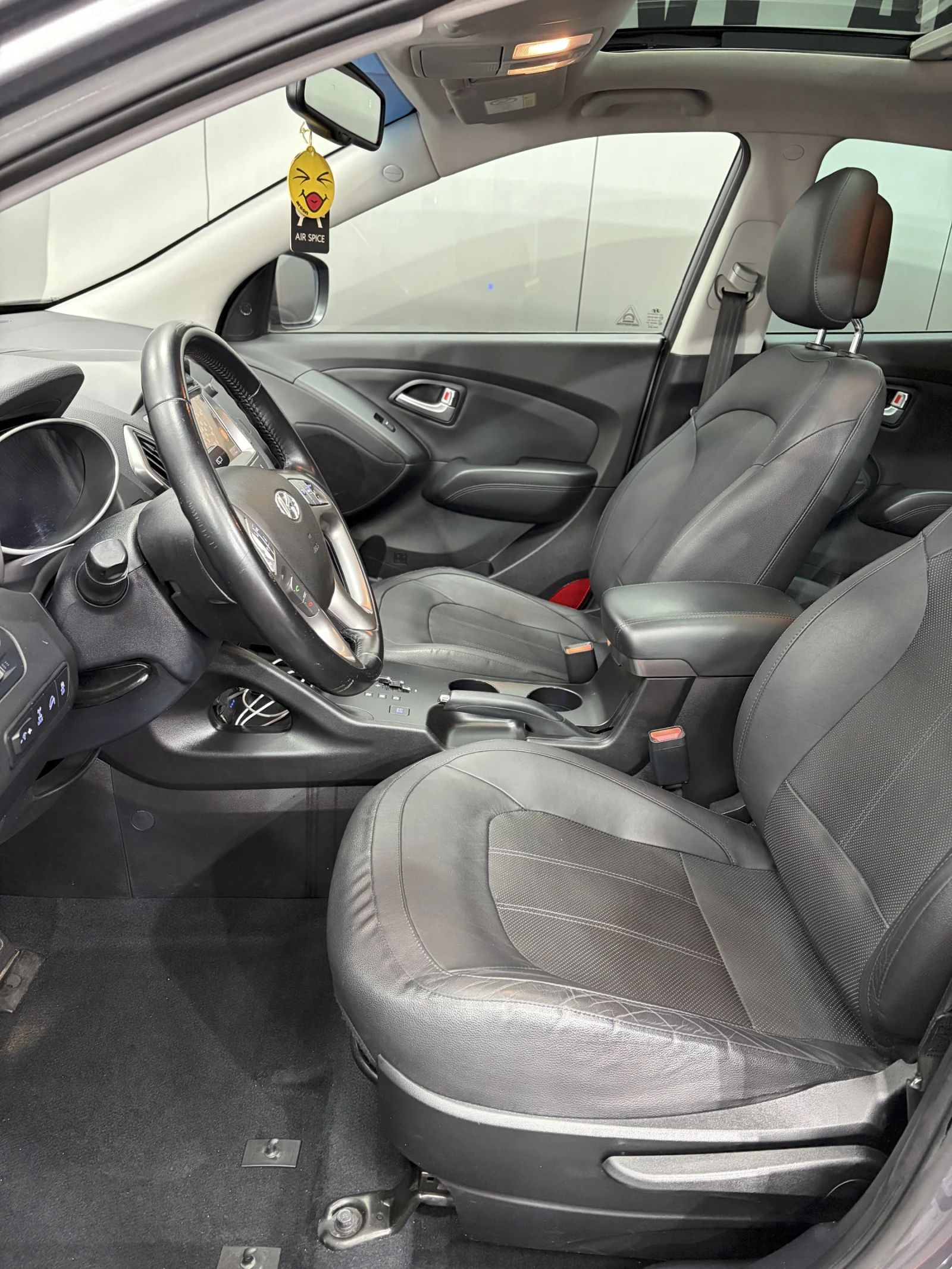 Hyundai IX35 2.0CRDi 4WD AUTOMATIC, снимка 9 - Автомобили и джипове - 53768956