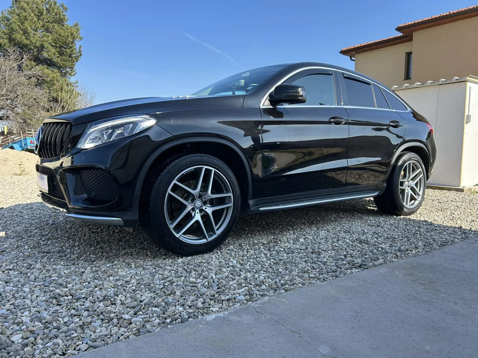 Mercedes-Benz GLE 350 d 4Matik COUPE* AMG-LINE, 9-G TRONIC, CAMERA, HARM, снимка 8 - Автомобили и джипове - 53780361