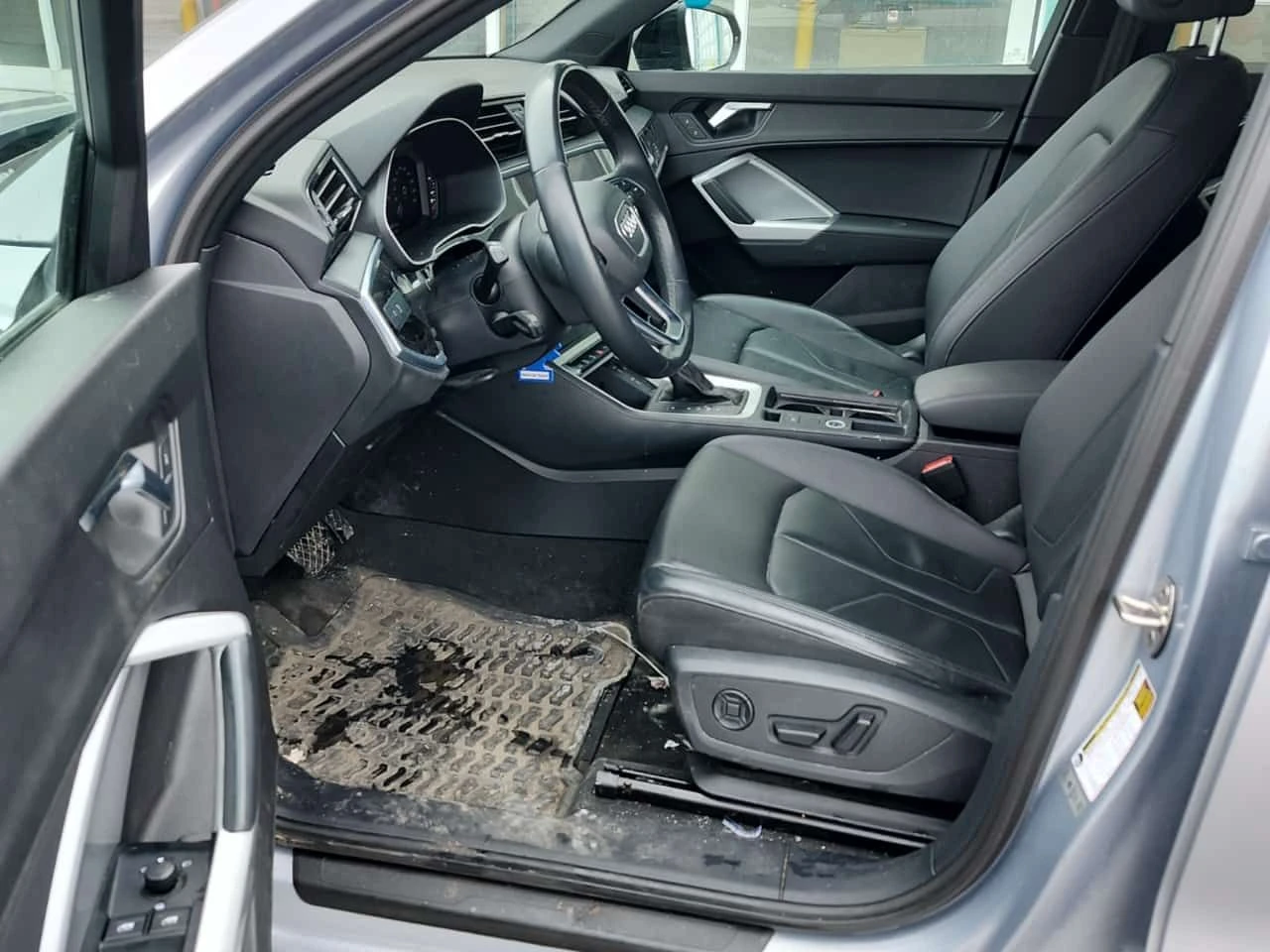 Audi Q3 * KOMFORT * CARFAX * 2 КЛЮЧА * ПАНОРАМА * , снимка 10 - Автомобили и джипове - 54341113