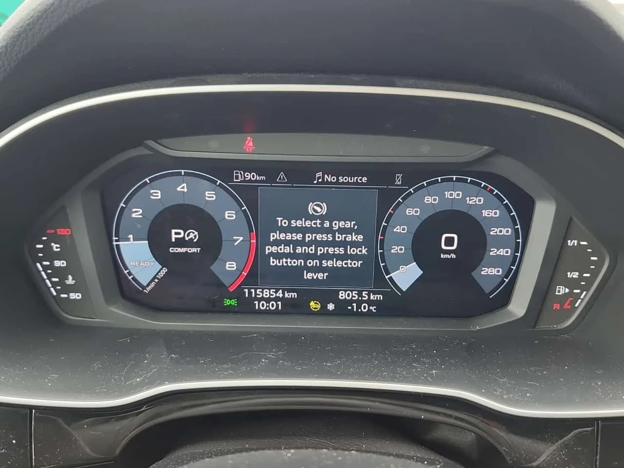 Audi Q3 * KOMFORT * CARFAX * 2 КЛЮЧА * ПАНОРАМА * , снимка 11 - Автомобили и джипове - 54341113