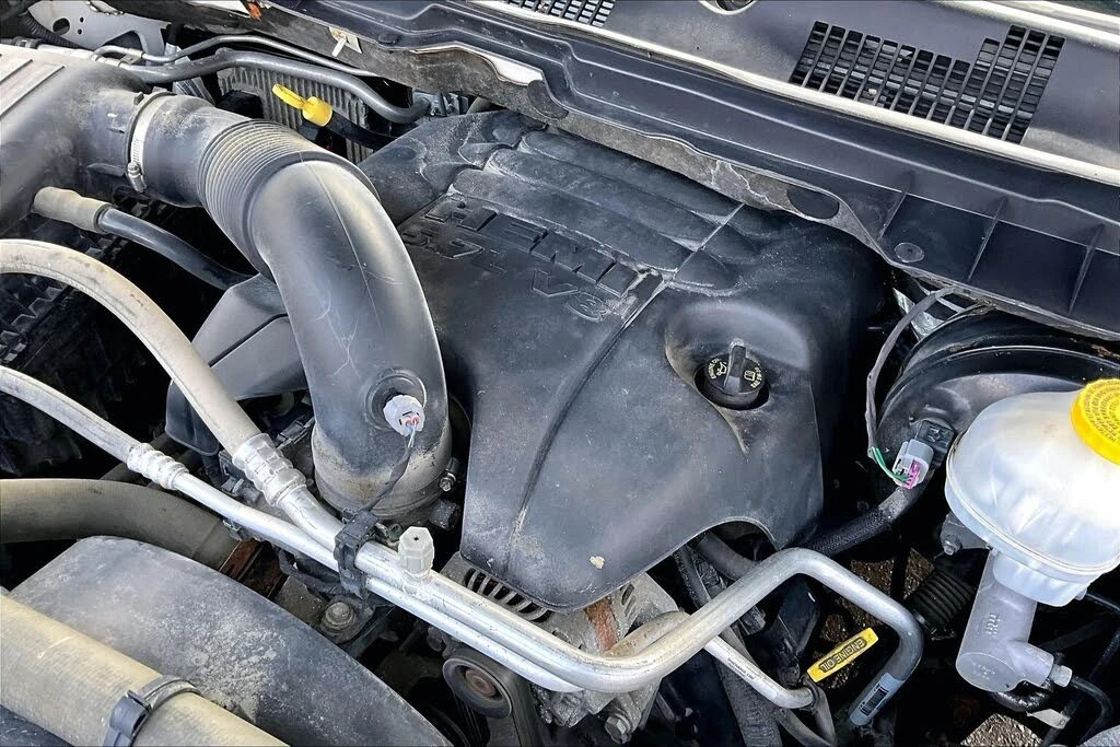 Dodge RAM 1500 SXT* Quad Cab* 4WD* АвтоКредит* (ЦЕНА ДО БГ), снимка 5 - Автомобили и джипове - 54359994
