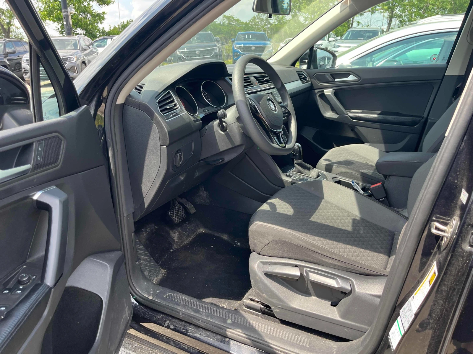 VW Tiguan Trendline* CARFAX * АВТО КРЕДИТ, снимка 7 - Автомобили и джипове - 55121022