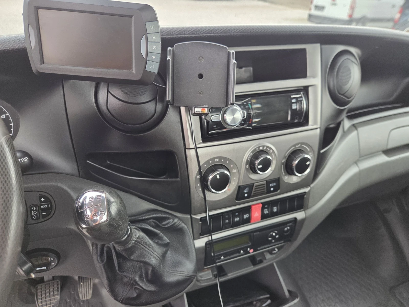 Iveco Daily 35c21, Климатик, 4.30 метра, До 3.5 тона, снимка 10 - Бусове и автобуси - 54458461