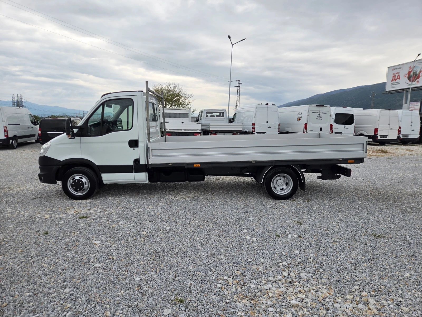 Iveco Daily 35c21, Климатик, 4.30 метра, До 3.5 тона, снимка 2 - Бусове и автобуси - 54458461
