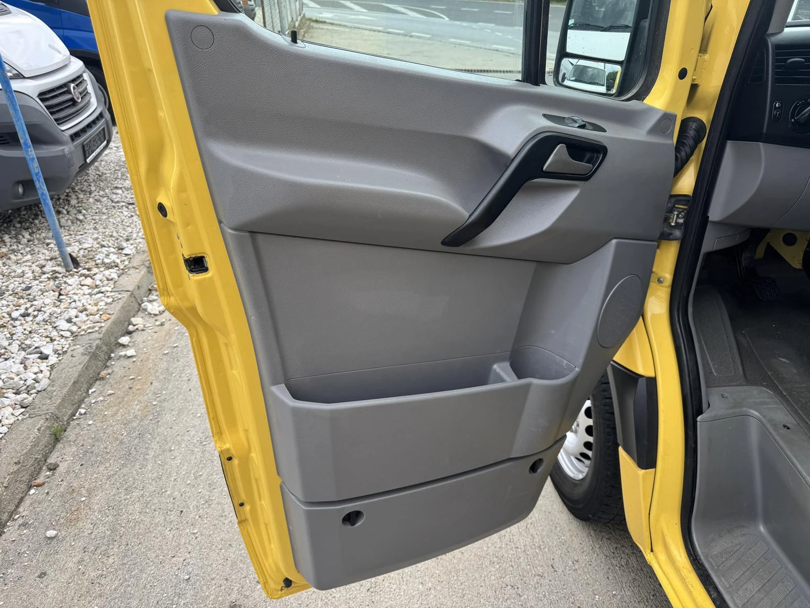 VW Crafter 2.5tTDI, KLIMA, ПЪЛНА СЕРВИЗНА ИСТОРИЯ!!!, снимка 14 - Бусове и автобуси - 54766168