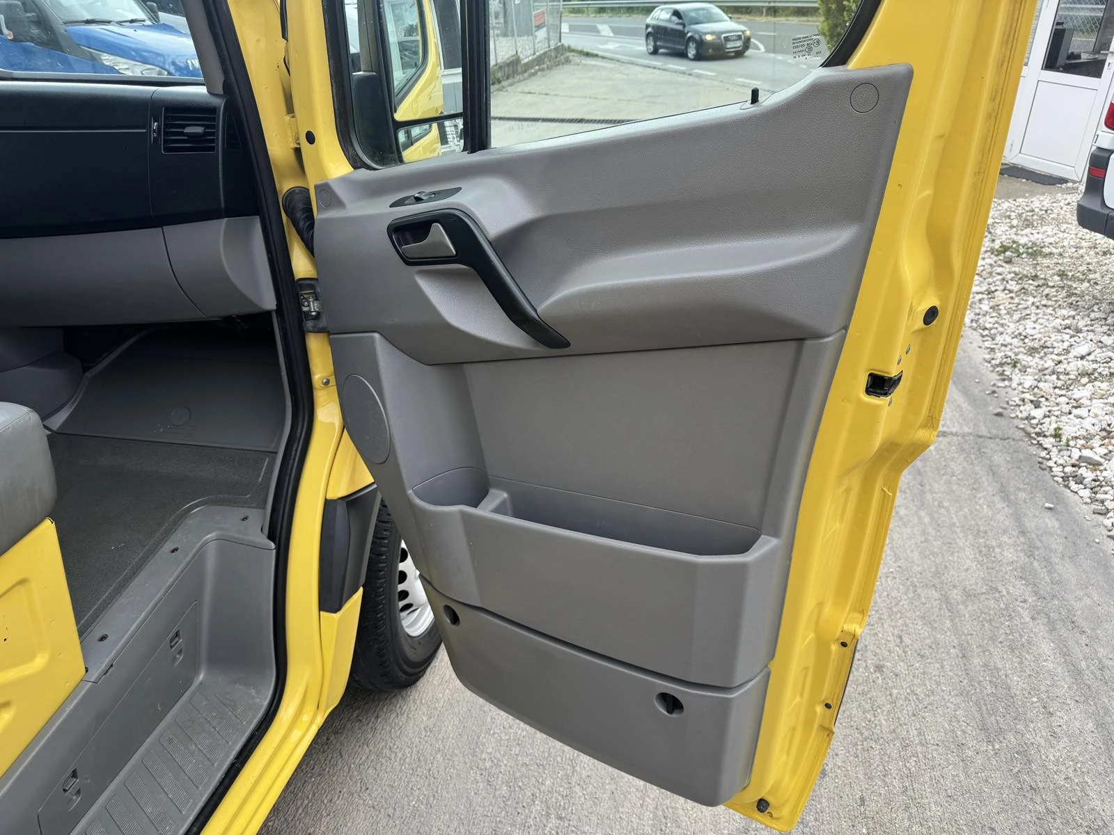 VW Crafter 2.5tTDI, KLIMA, ПЪЛНА СЕРВИЗНА ИСТОРИЯ!!!, снимка 9 - Бусове и автобуси - 54766168
