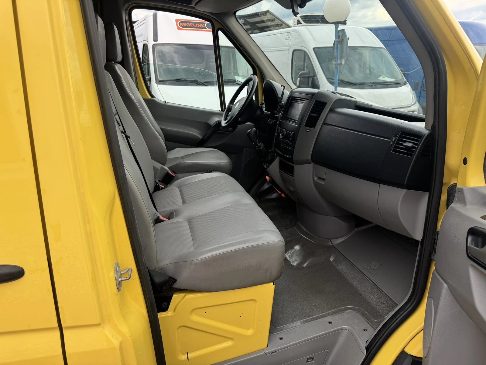 VW Crafter 2.5tTDI, KLIMA, ПЪЛНА СЕРВИЗНА ИСТОРИЯ!!!, снимка 15 - Бусове и автобуси - 54766168