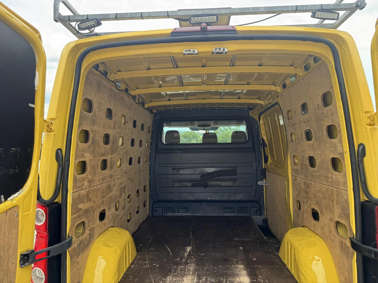 VW Crafter 2.5tTDI, KLIMA, ПЪЛНА СЕРВИЗНА ИСТОРИЯ!!!, снимка 11 - Бусове и автобуси - 54766168