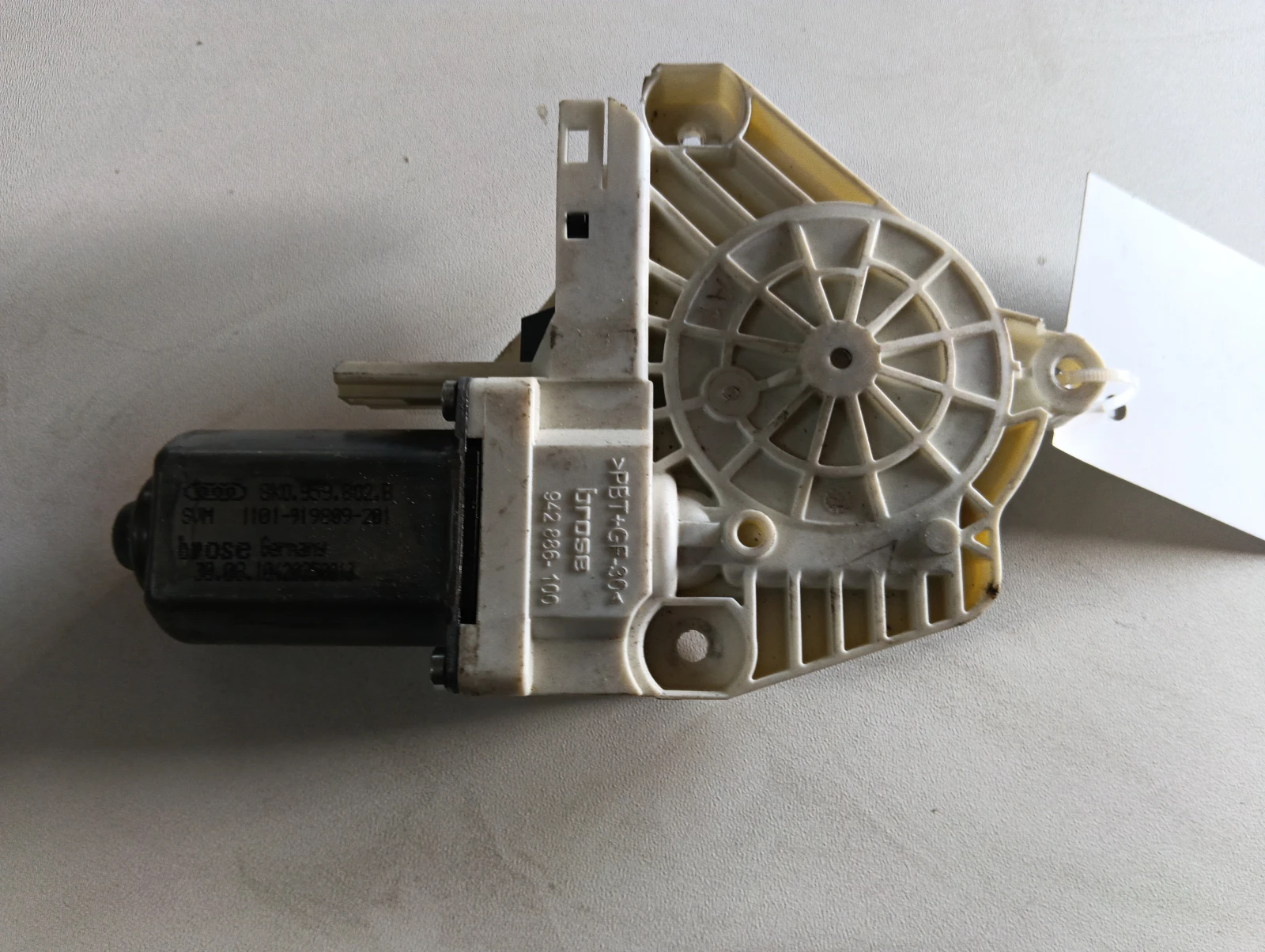 ел.машинка за задно ляво  8K0959802B Audi A8