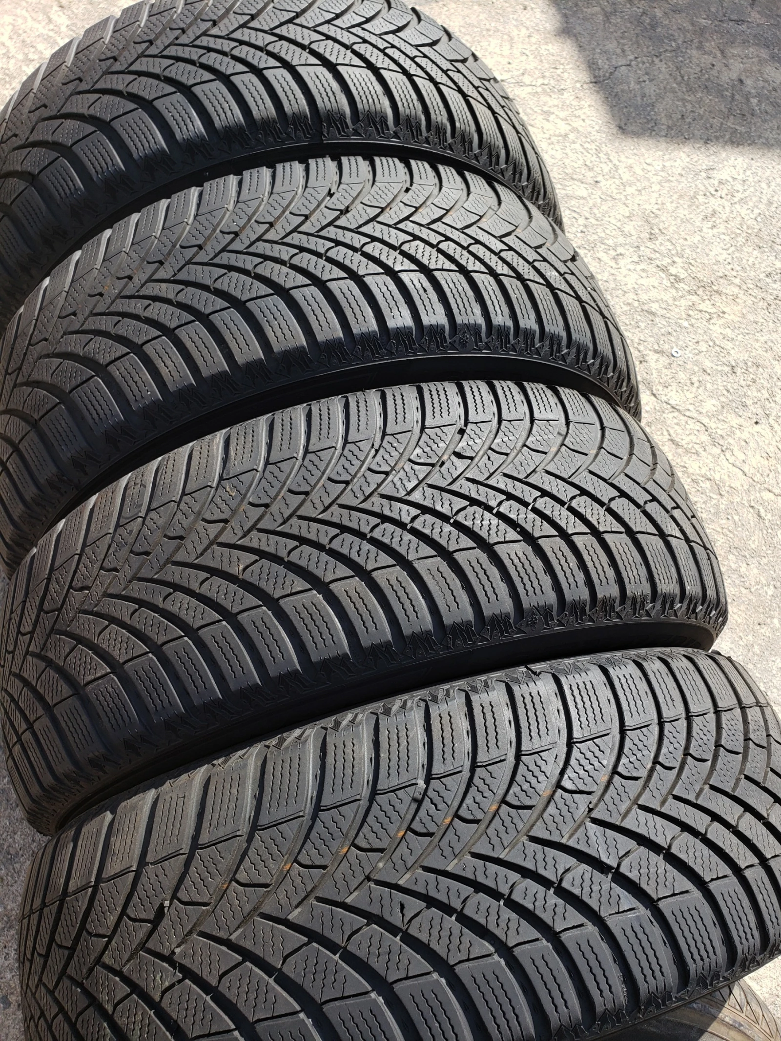 Гуми Зимни 205/60R16, снимка 5 - Гуми и джанти - 56244057