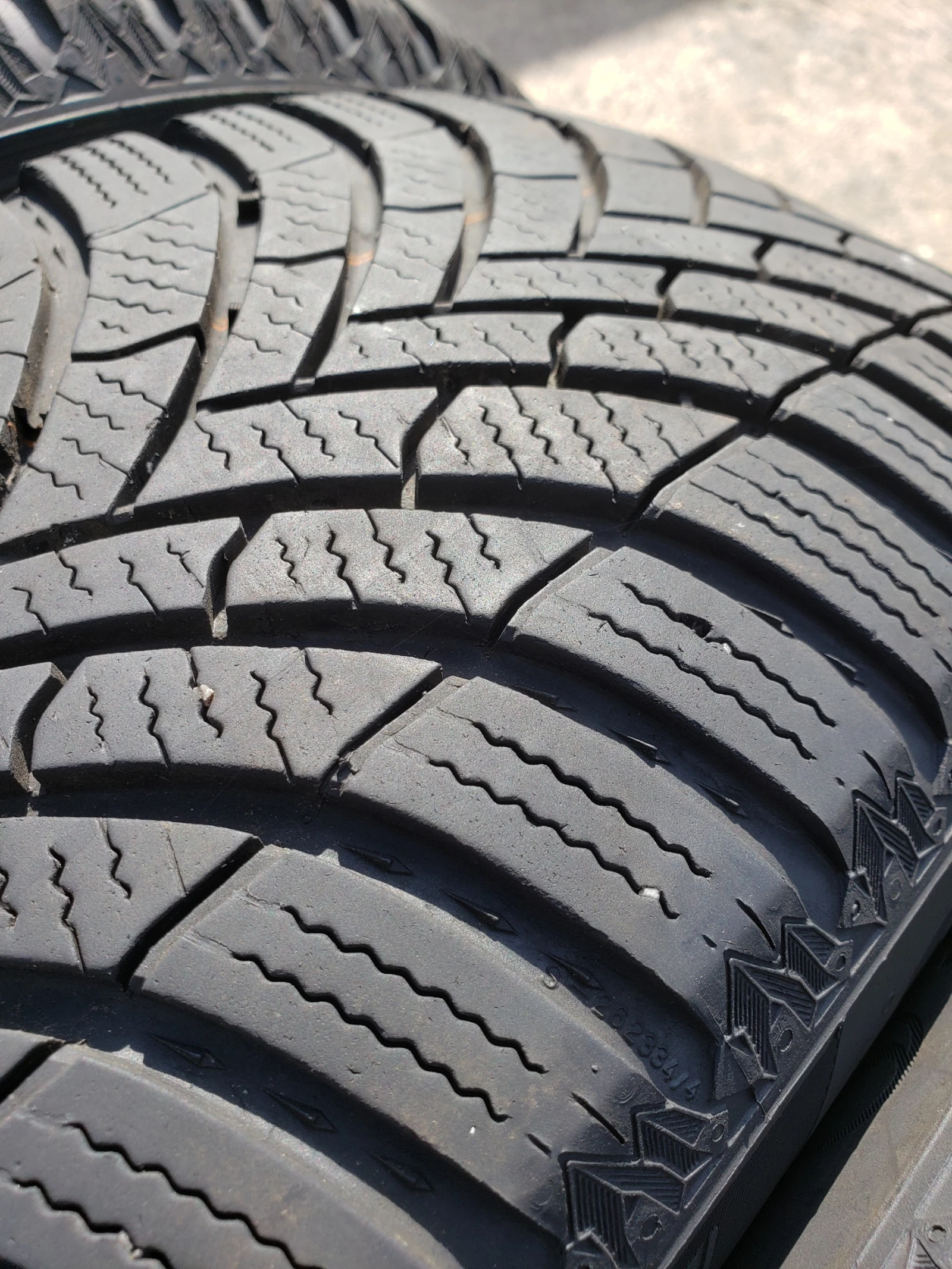 Гуми Зимни 205/60R16, снимка 6 - Гуми и джанти - 56244057