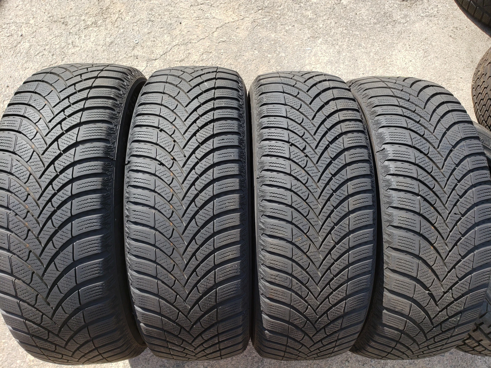 Гуми Зимни 205/60R16, снимка 3 - Гуми и джанти - 56244057