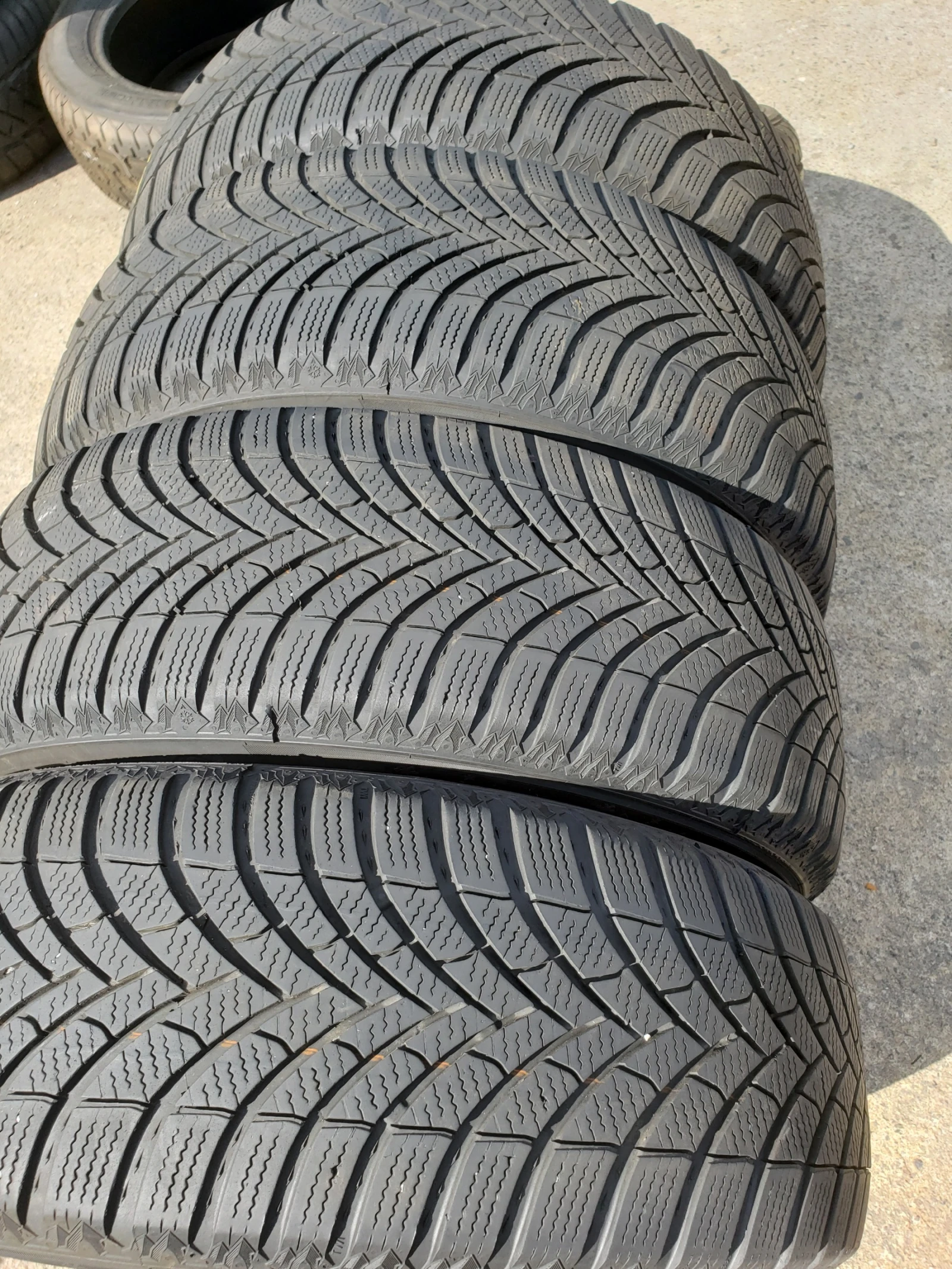 Гуми Зимни 205/60R16, снимка 4 - Гуми и джанти - 56244057