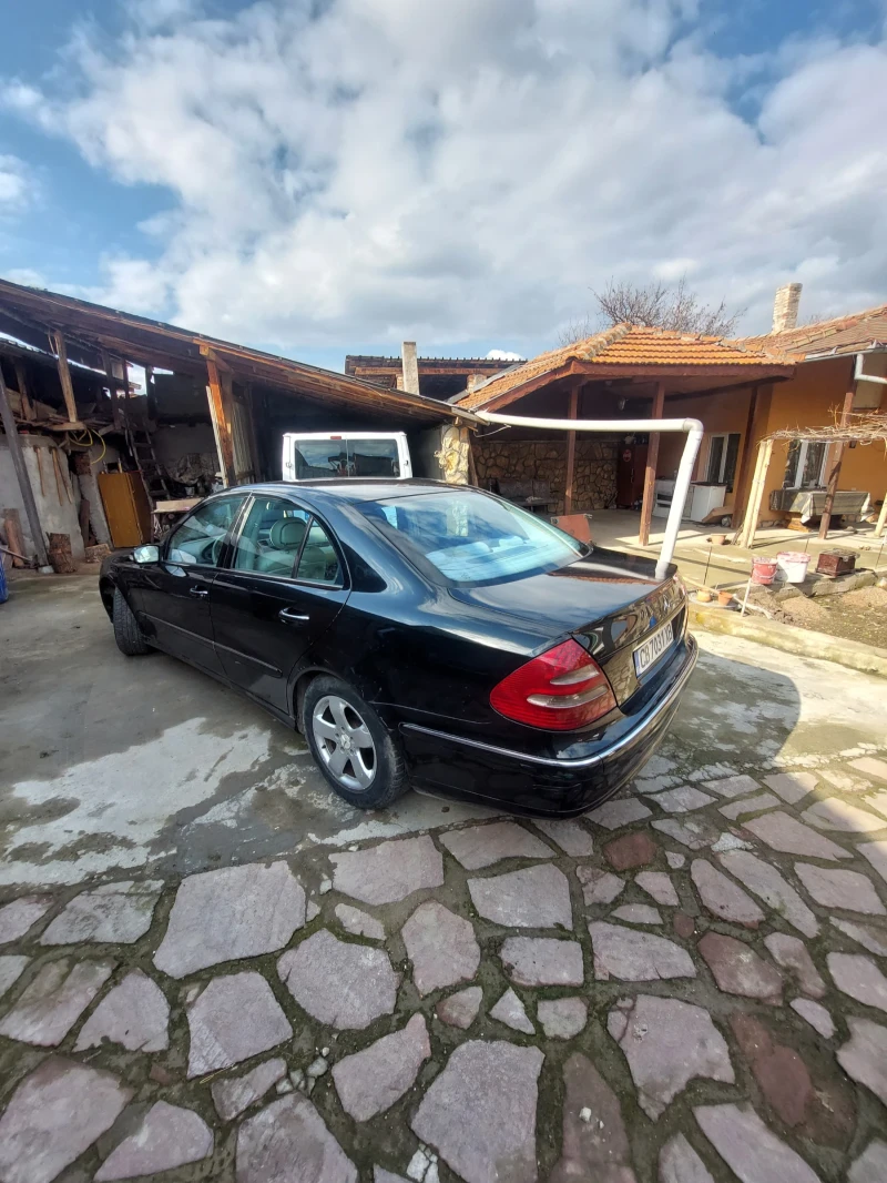 Mercedes-Benz E 220 Avengers , снимка 2 - Автомобили и джипове - 49442362