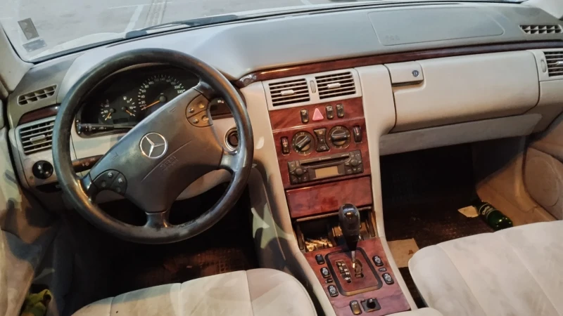 Mercedes-Benz E 220 220cdi, снимка 4 - Автомобили и джипове - 49498848