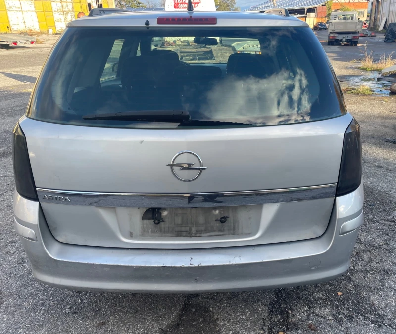 Opel Astra 1.9 cdti 6 ск, снимка 3 - Автомобили и джипове - 52203374