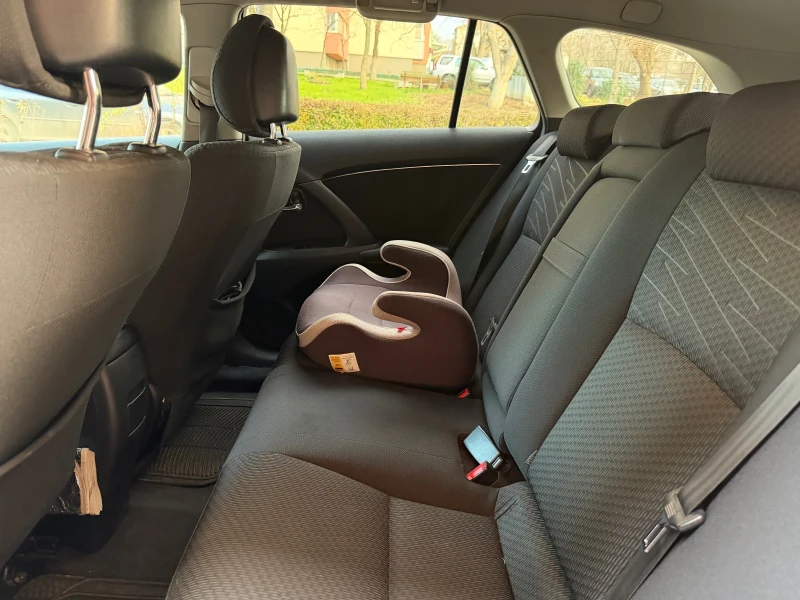 Toyota Avensis 2.0d4d 150hp, снимка 10 - Автомобили и джипове - 53047378