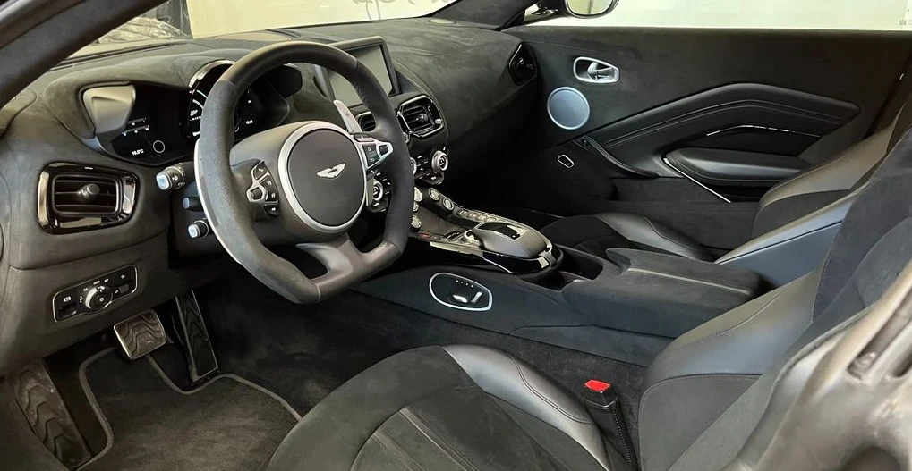 Aston Martin V8 Vantage  - изображение 9