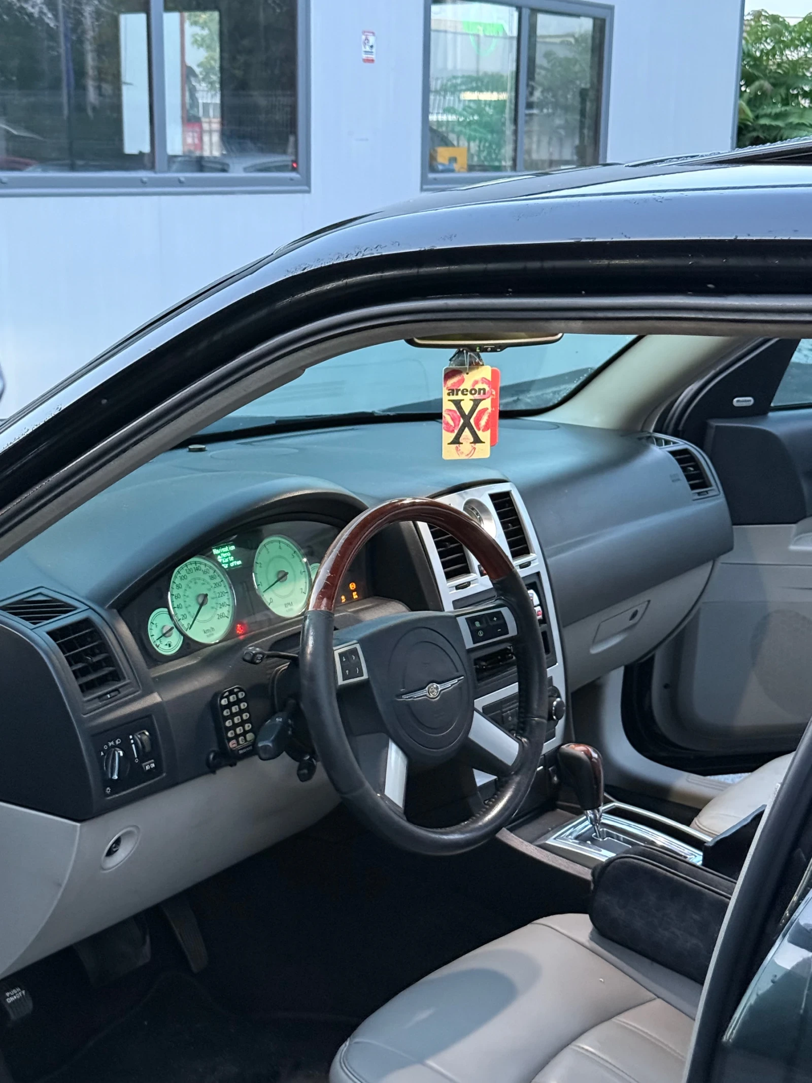 Chrysler 300c  - изображение 8