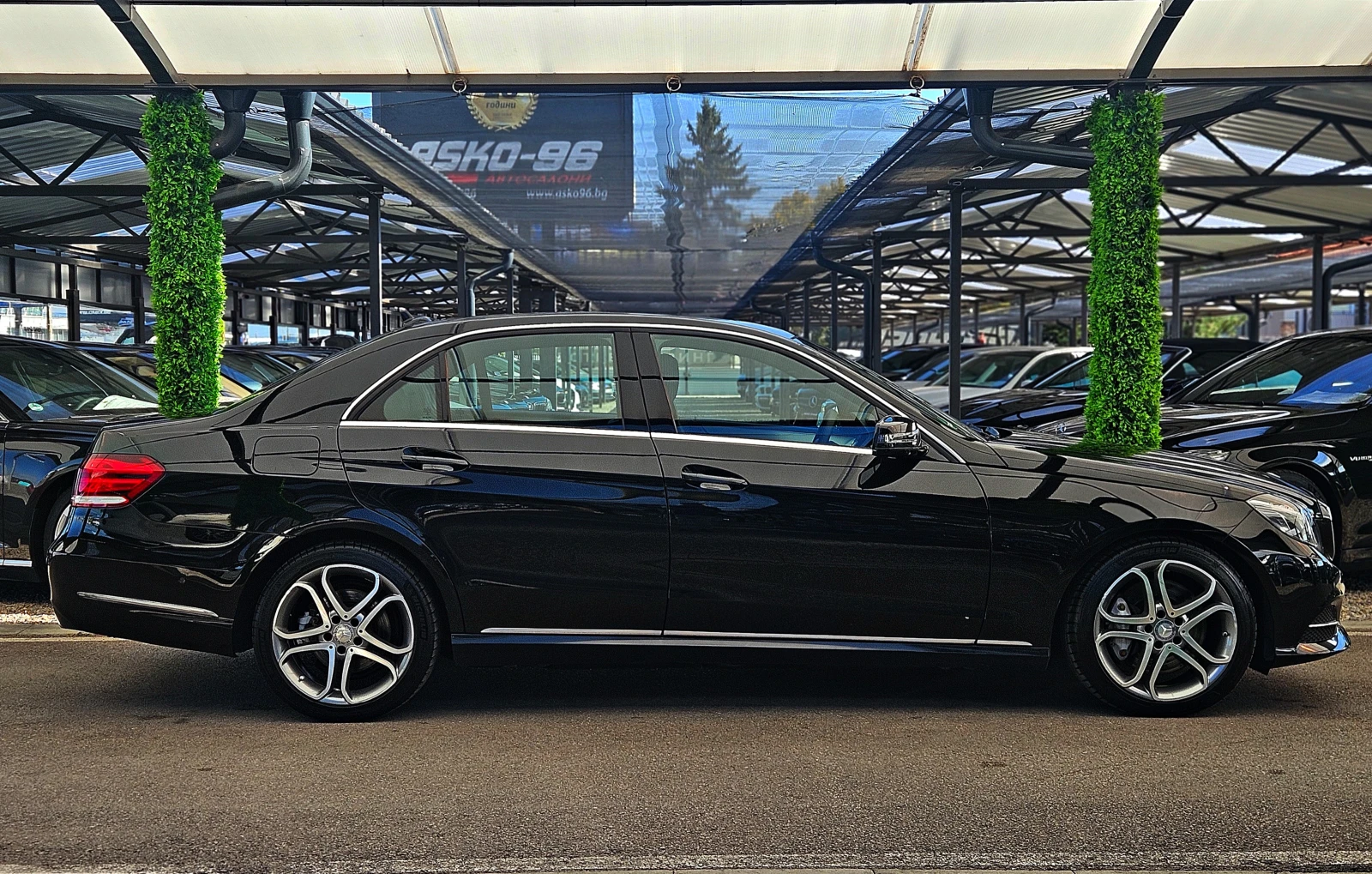 Mercedes-Benz E 350 AMG/FACE/4MAT/DISTR/CAMERA/ОБДУХ/AMBIENT/ПАМЕТ/LIZ - изображение 4