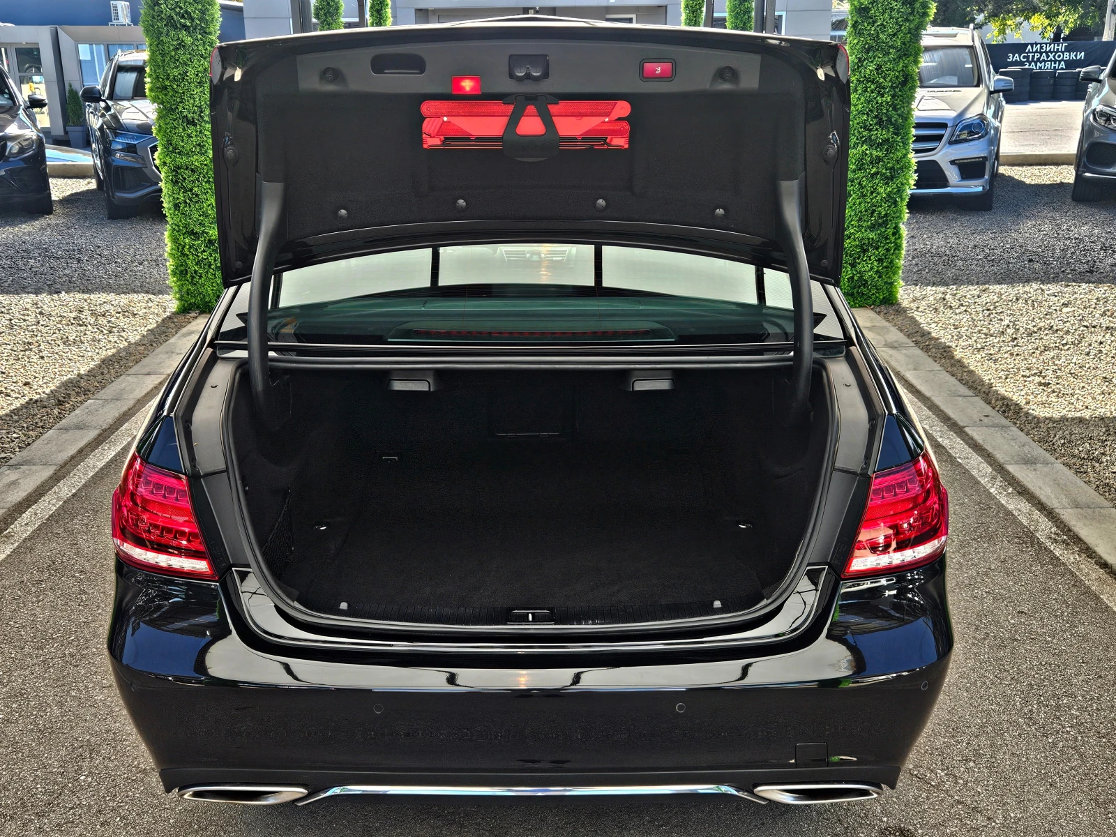 Mercedes-Benz E 350 AMG/FACE/4MAT/DISTR/CAMERA/ОБДУХ/AMBIENT/ПАМЕТ/LIZ - изображение 8