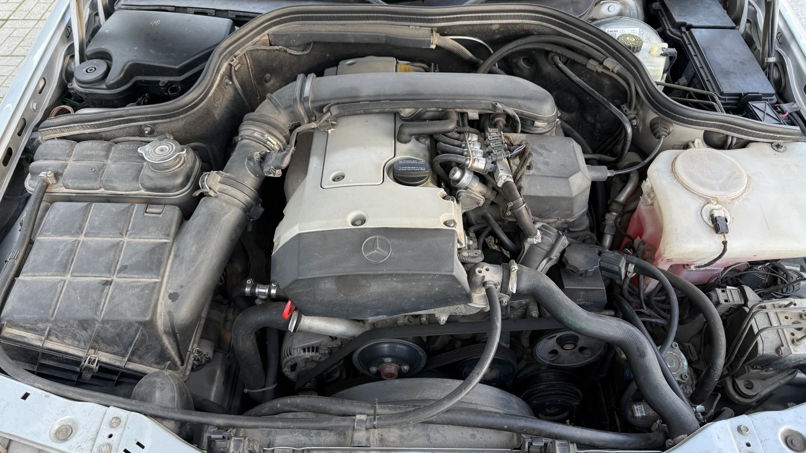 Mercedes-Benz C 200 Газ-бензин, снимка 11 - Автомобили и джипове - 53728054