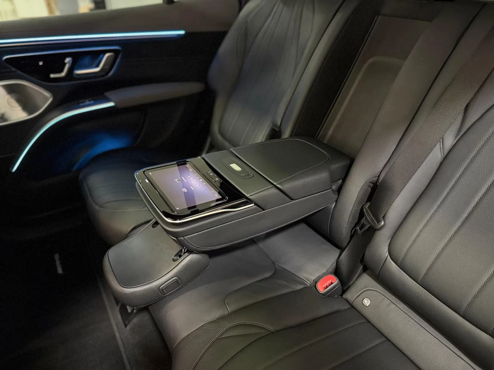 Mercedes-Benz EQS 450+ SUV/360HP/AMG/HYPER/PANO/HUD/360/NIGHT/164z, снимка 15 - Автомобили и джипове - 53861741