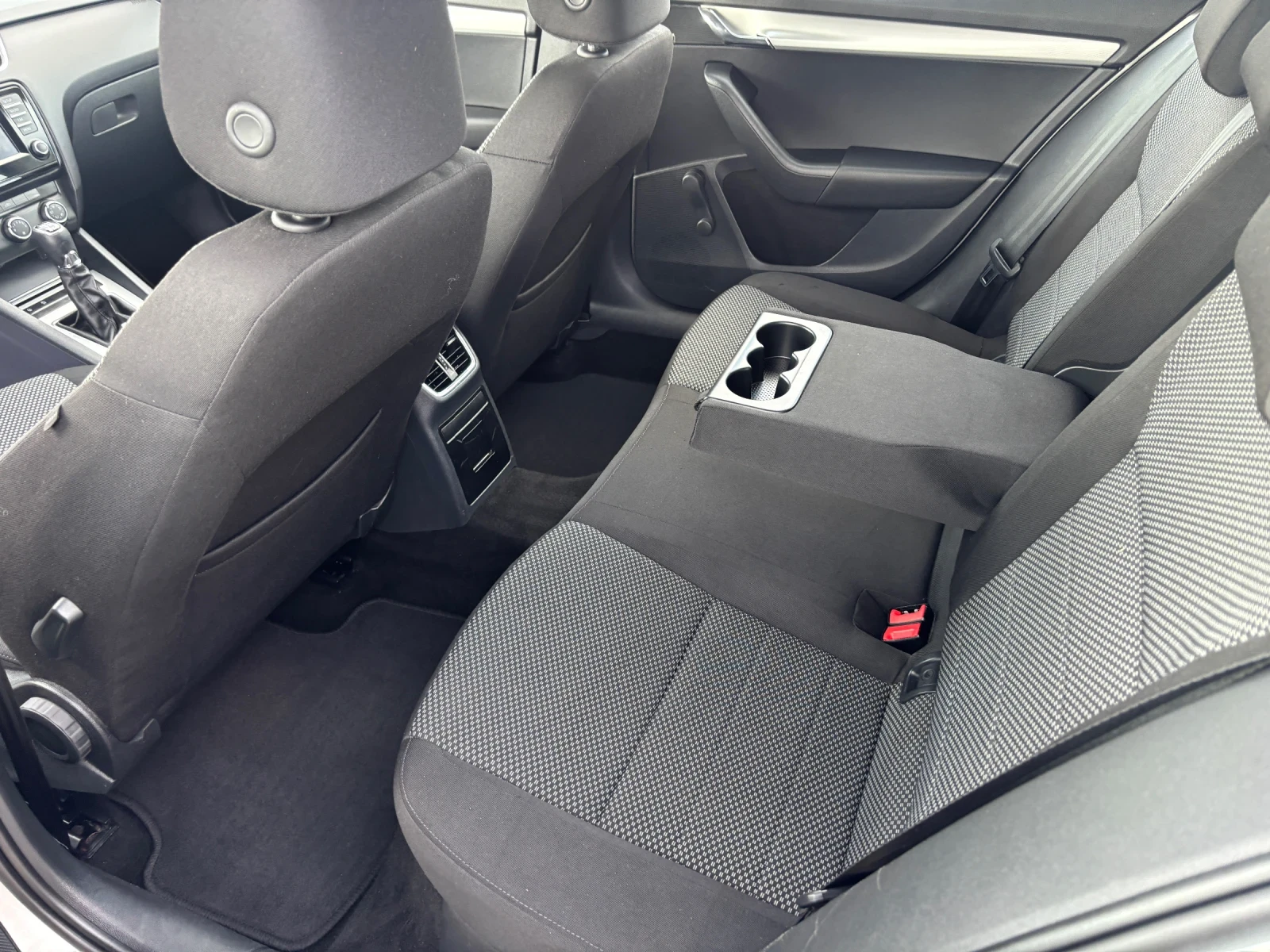 Skoda Octavia 2016+ 4* 4+ 1.6TDI+ 110кс+ С.ИСТОРИЯ+ Н.ГУМИ+ 6ск, снимка 11 - Автомобили и джипове - 54090551