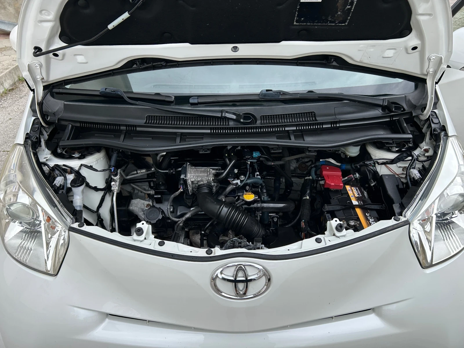 Toyota IQ 1.0i * БЯЛА ПЕРЛА* БИЖУ* , снимка 14 - Автомобили и джипове - 54886508