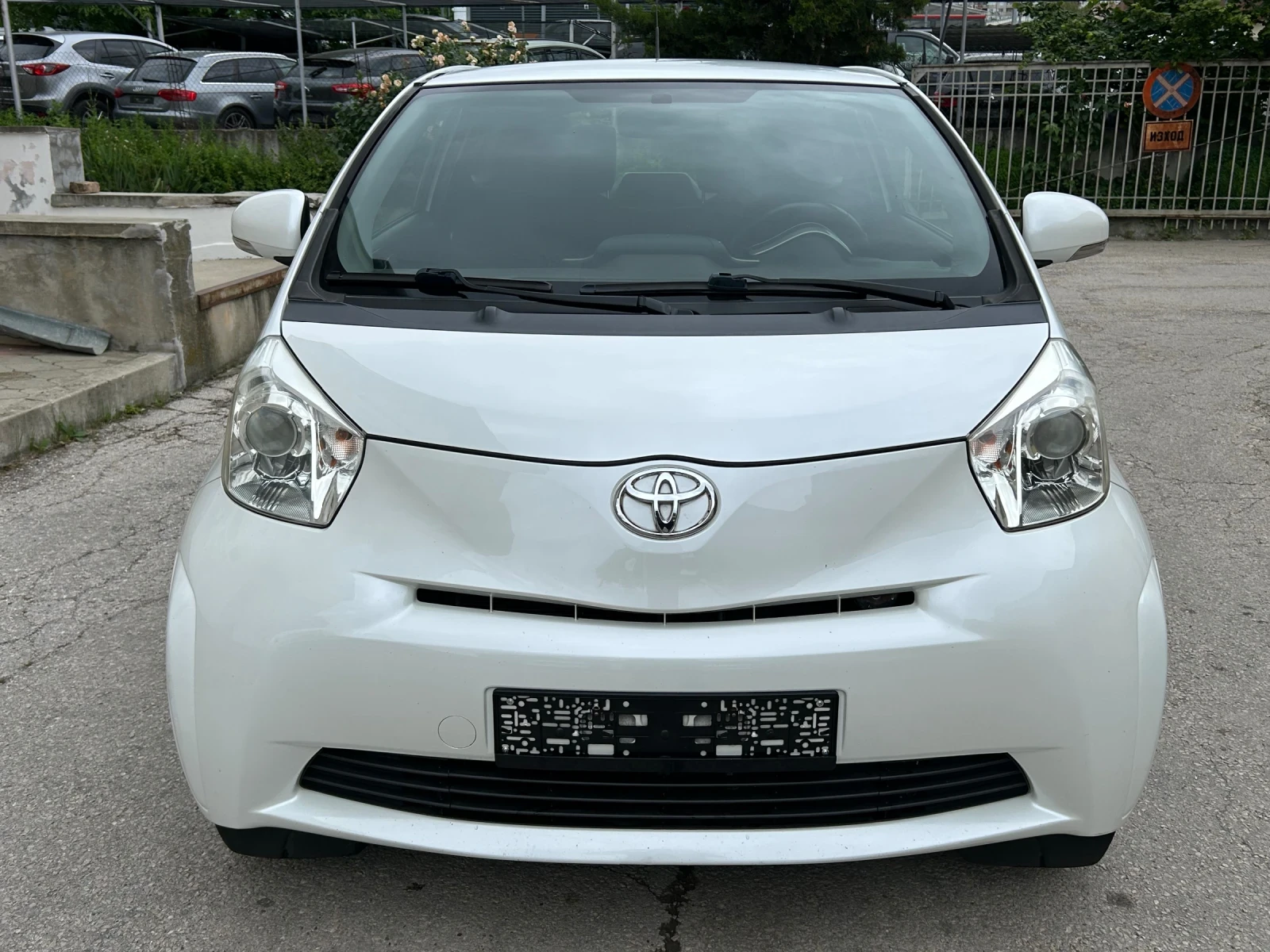 Toyota IQ 1.0i * БЯЛА ПЕРЛА* БИЖУ* , снимка 2 - Автомобили и джипове - 54886508