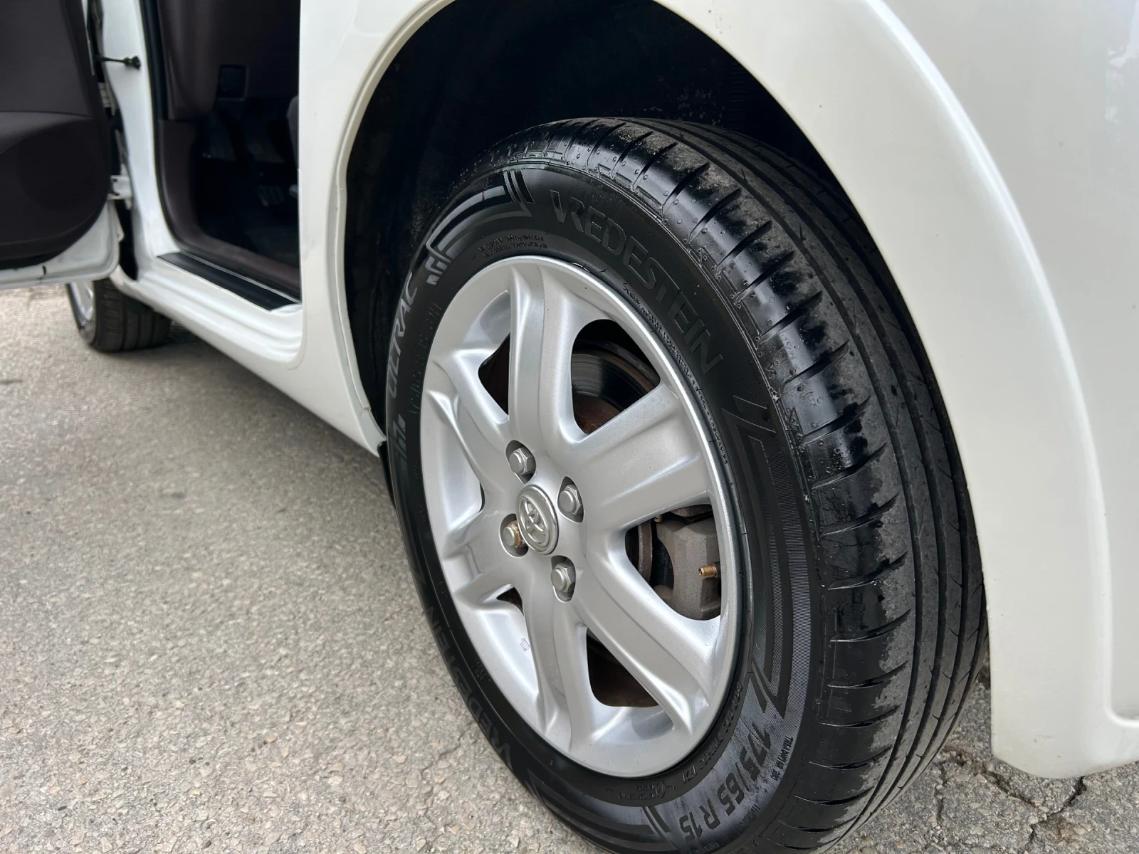 Toyota IQ 1.0i * БЯЛА ПЕРЛА* БИЖУ* , снимка 15 - Автомобили и джипове - 54886508