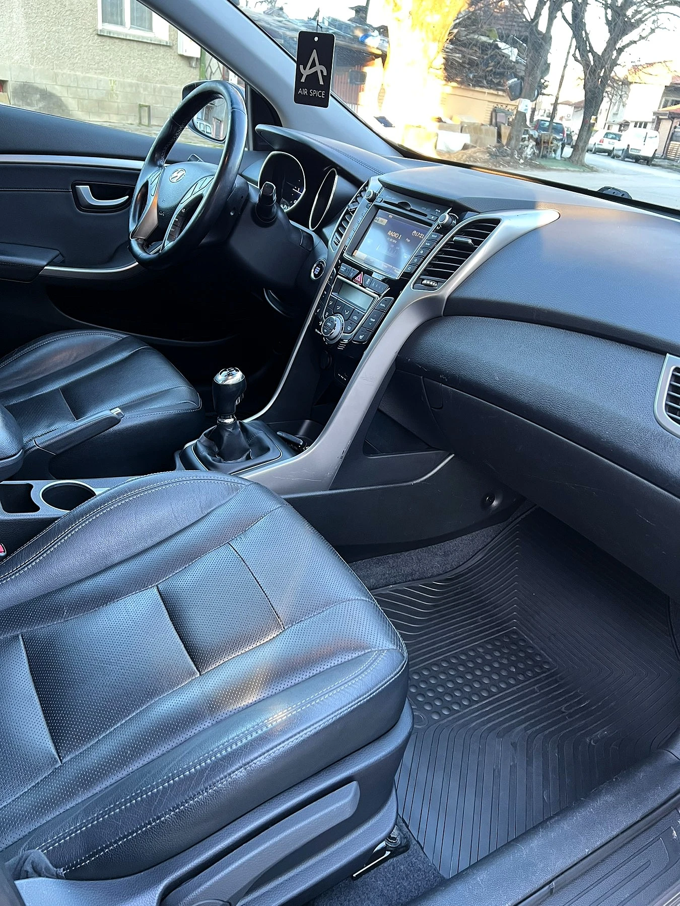 Hyundai I30 1.6 CRDi Premium, снимка 6 - Автомобили и джипове - 54895326