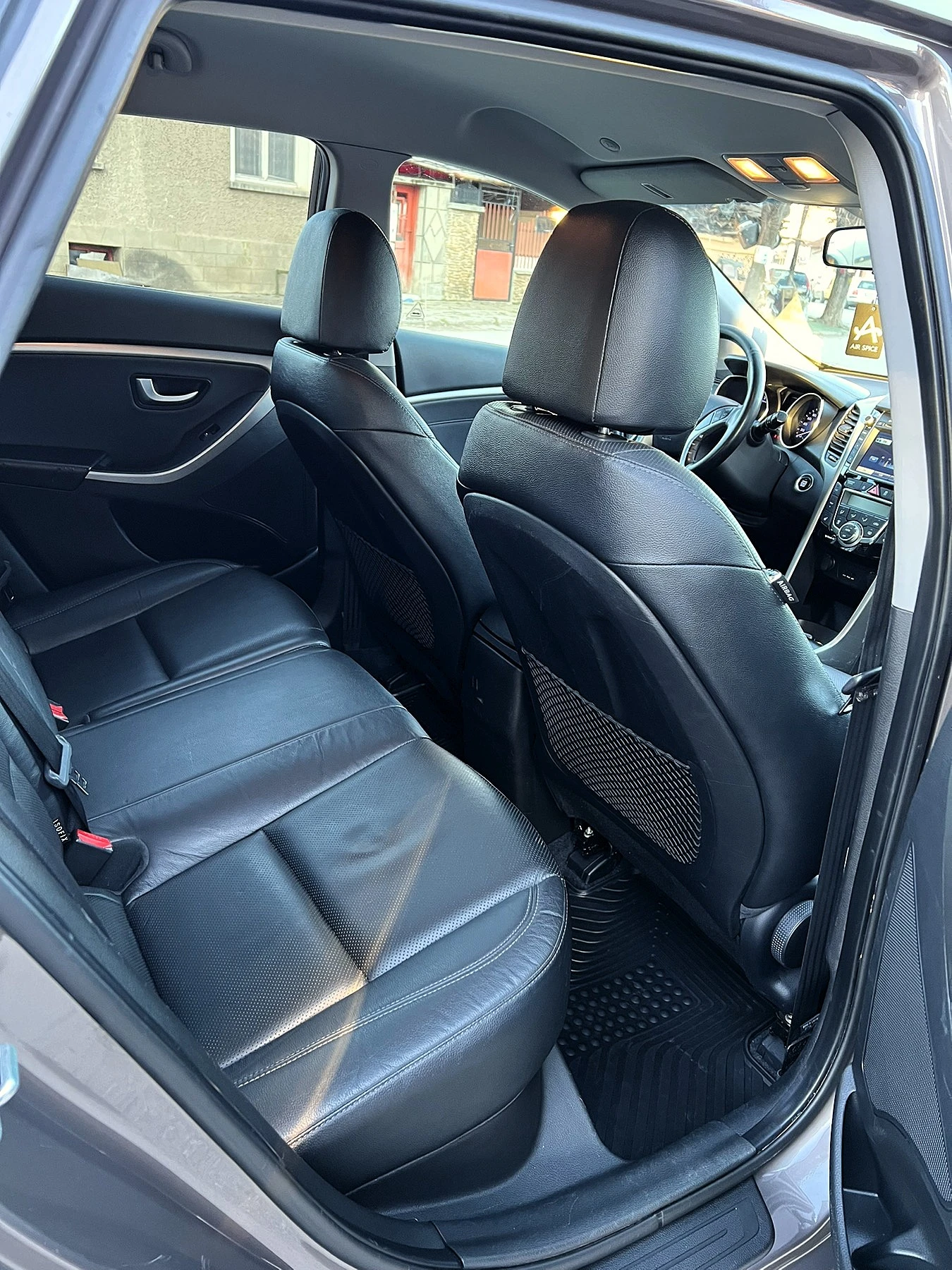 Hyundai I30 1.6 CRDi Premium, снимка 5 - Автомобили и джипове - 54895326