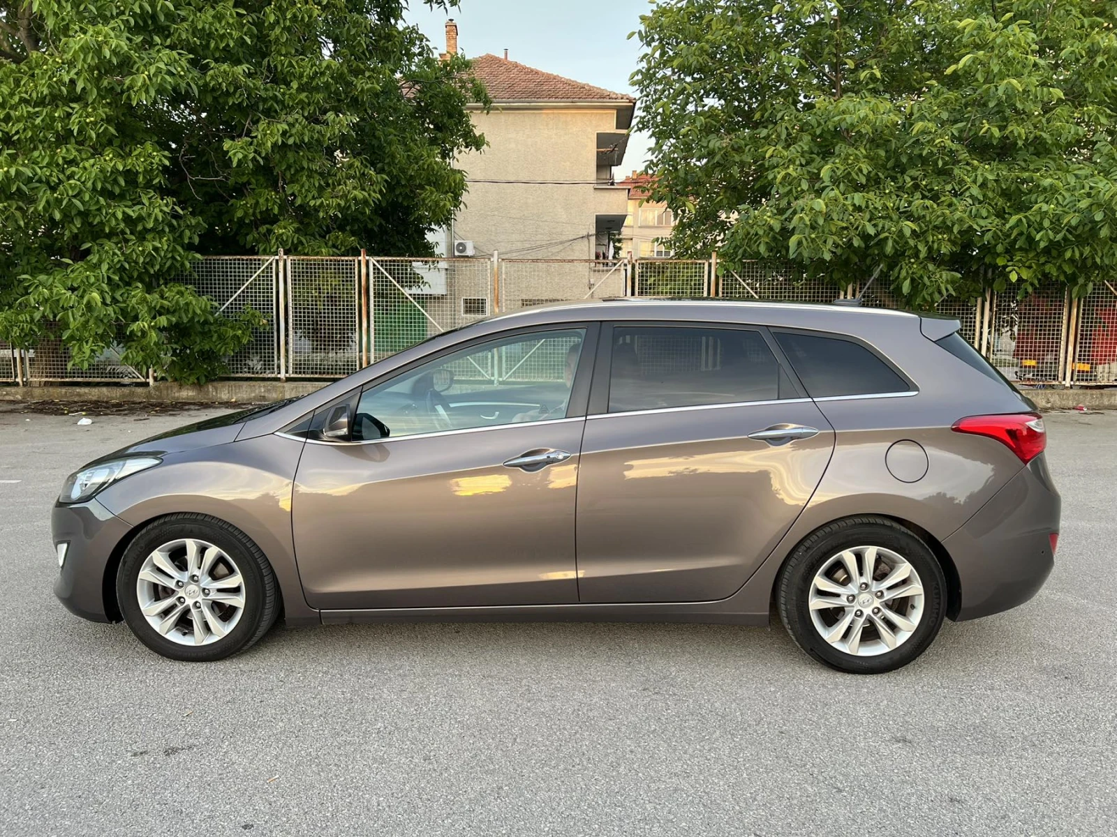 Hyundai I30 1.6 CRDi Premium , снимка 4 - Автомобили и джипове - 54895326