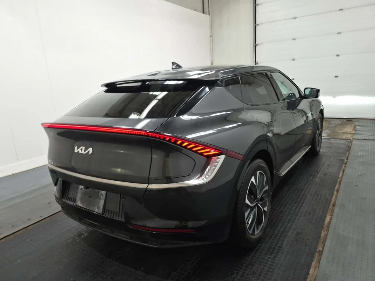 Kia EV6 * Land AWD * CARFAX * БЕЗ ПЪРВОНАЧАЛНА ВНОСКА, снимка 16 - Автомобили и джипове - 55538680