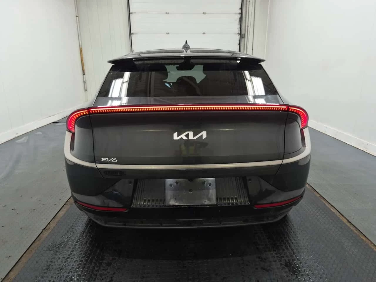 Kia EV6 * Land AWD * CARFAX * БЕЗ ПЪРВОНАЧАЛНА ВНОСКА, снимка 4 - Автомобили и джипове - 55538680