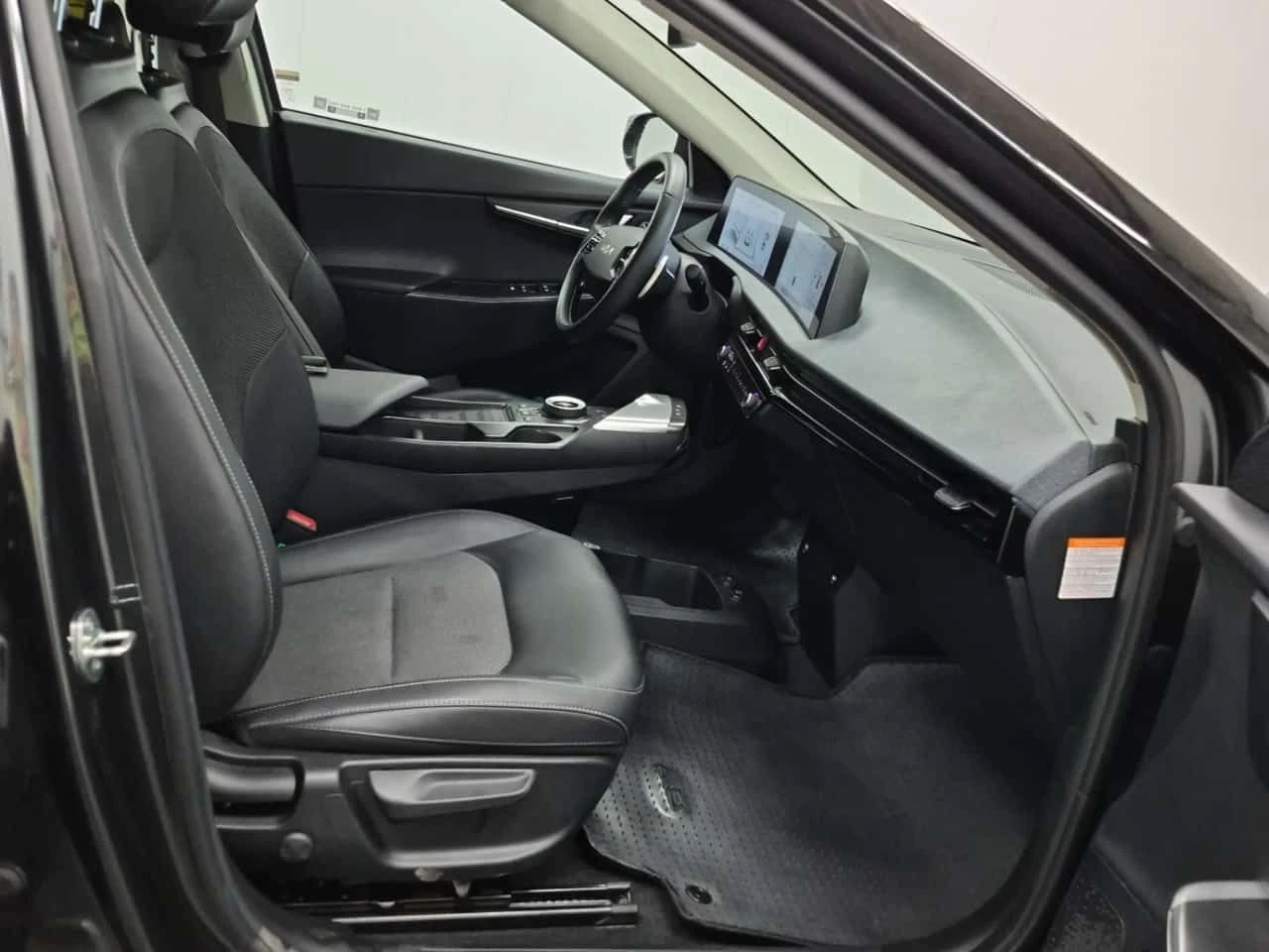 Kia EV6 * Land AWD * CARFAX * БЕЗ ПЪРВОНАЧАЛНА ВНОСКА, снимка 12 - Автомобили и джипове - 55538680