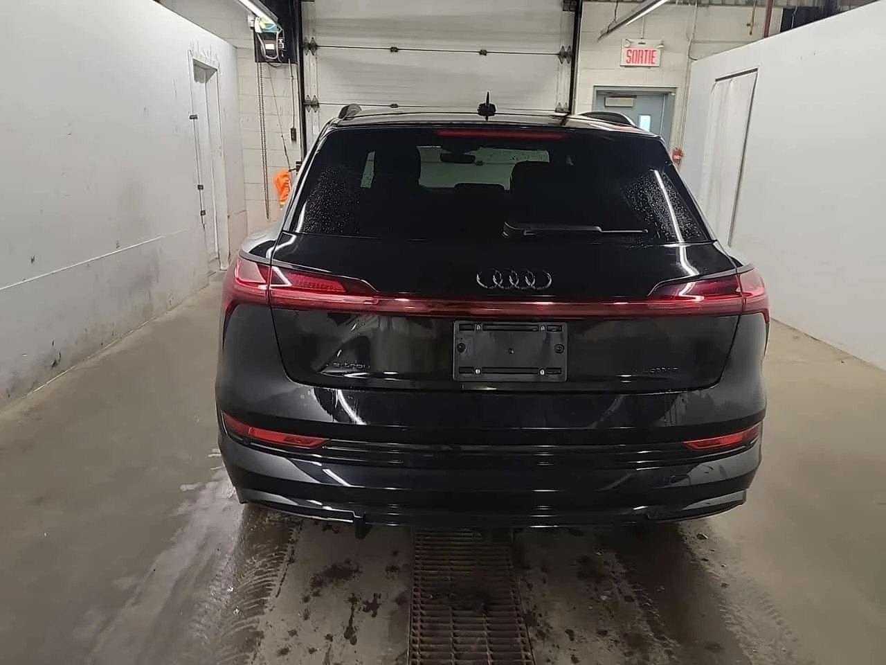 Audi E-Tron * TECHNIK * ГЛАВНО ПРЕДСТАВИТЕЛСТВО НА VW, снимка 17 - Автомобили и джипове - 55543352