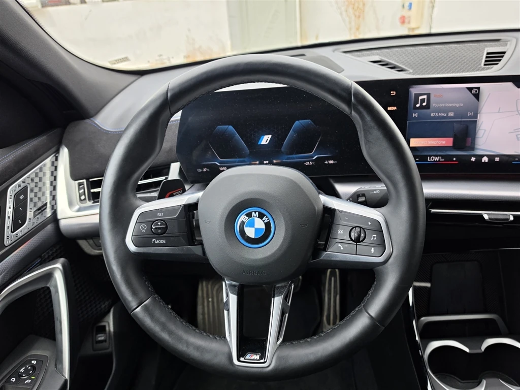 BMW iX2 xDrive30, снимка 11 - Автомобили и джипове - 55985347