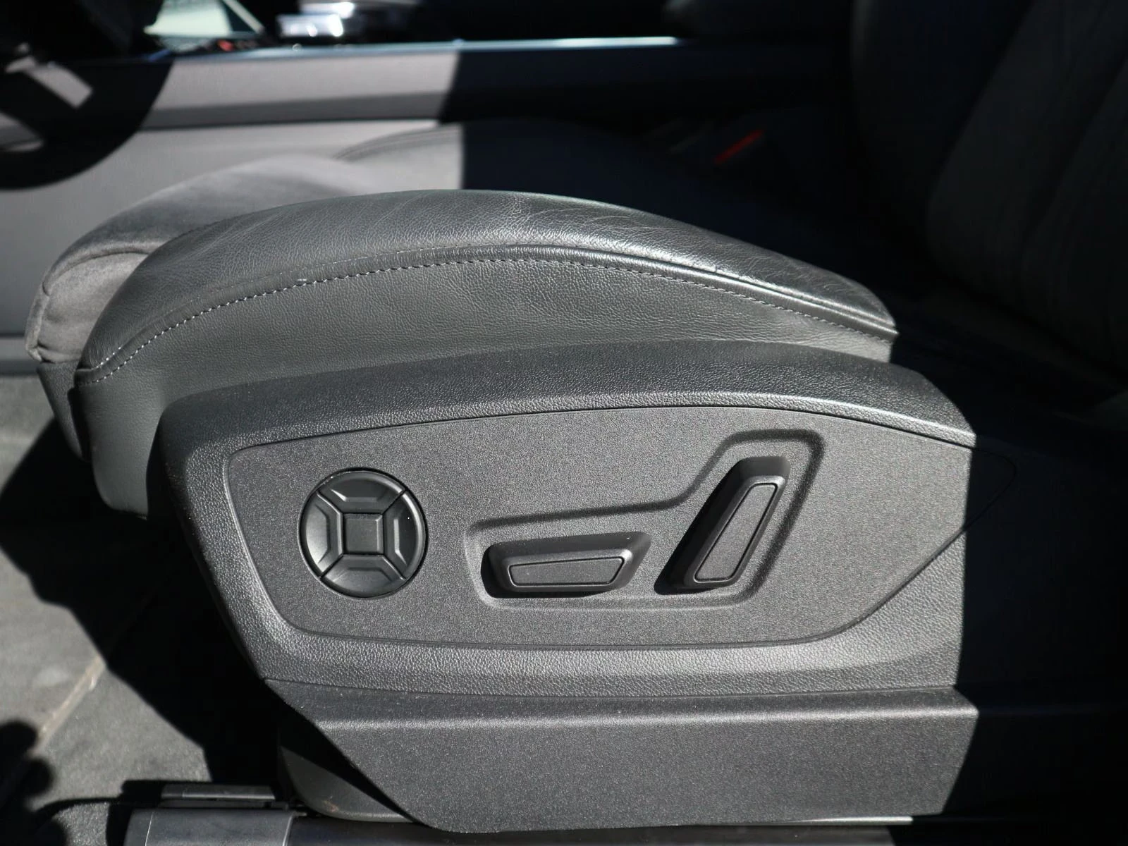 Audi Quattro SPORTBAC/55/408HP/360/SLINE/HUD/ACC/925z | Mobile.bg � ����������� 12