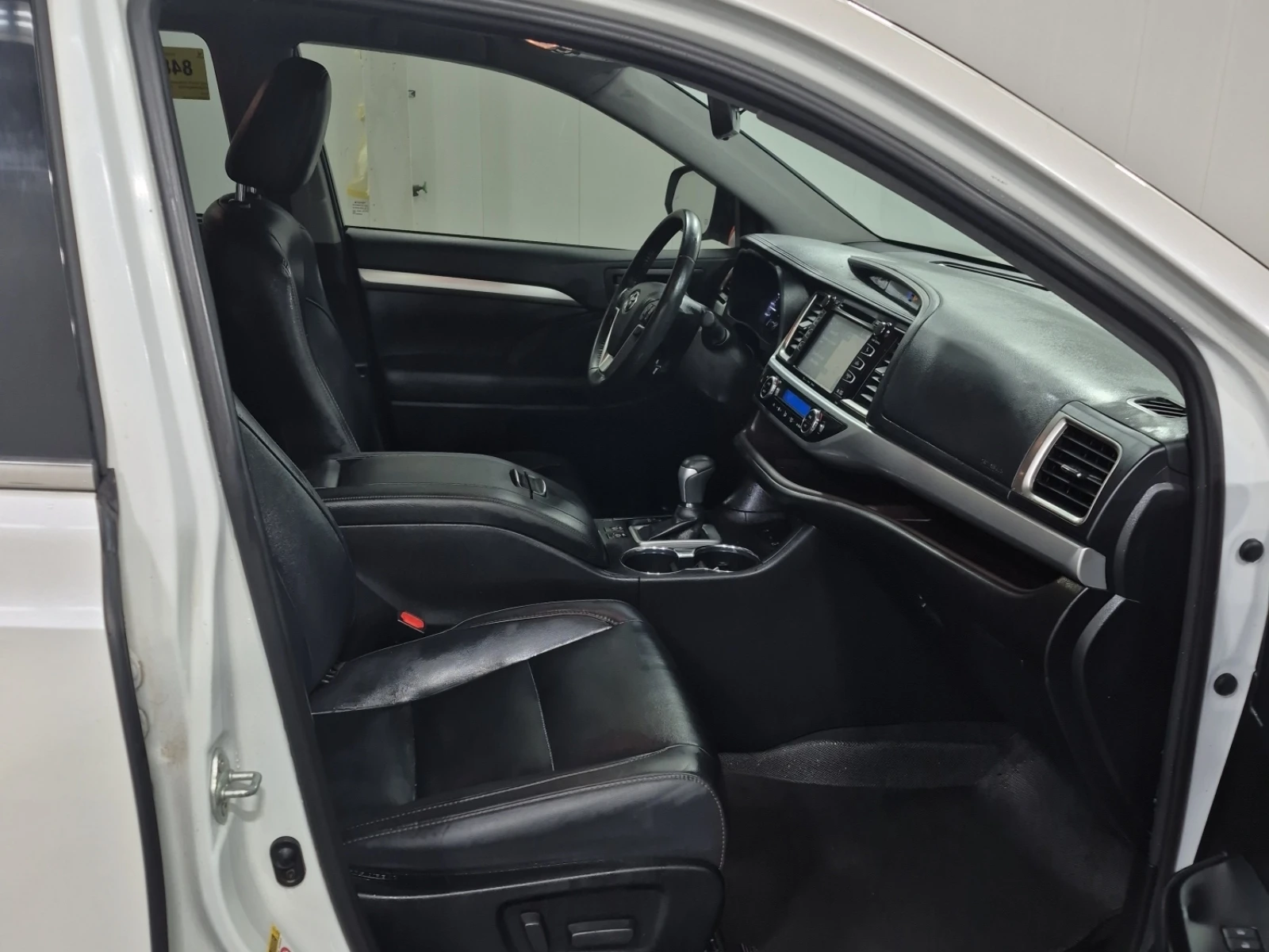 Toyota Highlander XLE* Шибидах* Подгрев* Задна камера*  - изображение 9